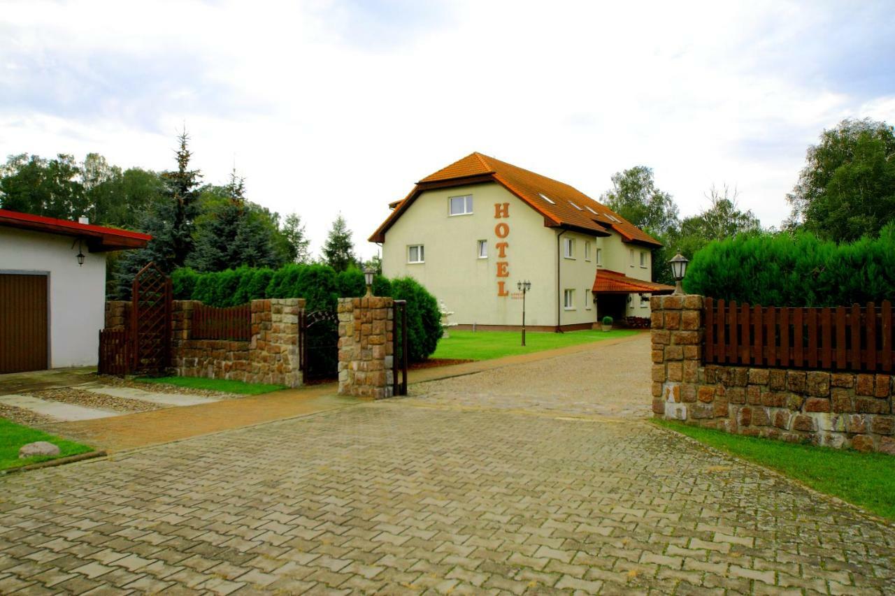 Restaurant & Hostel "Broadway" Kliniska Exterior foto